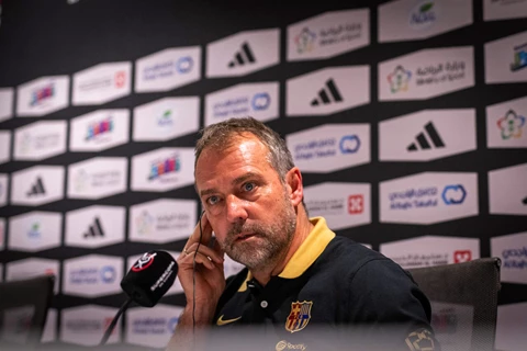 فليك: سعيد بعودة أولمو وباو فيكتور.. وكان علينا تغيير لامين يامال لتجنب المخاطرة